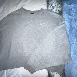 nike oversized grey crewneck sweatshirt crop top
